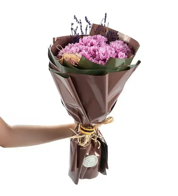 Koyu ve Açık Kahve Bukette Pembe Papatyalar