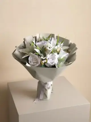 Beyaz Gül ve Lilyumlar