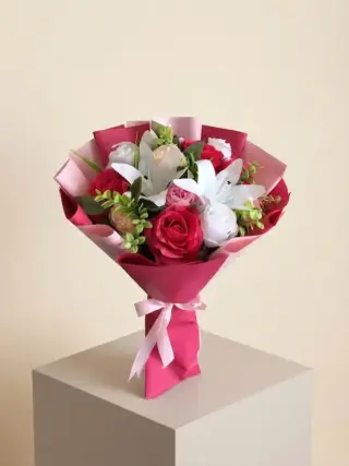 Karışık Güller ve Beyaz Lilyum