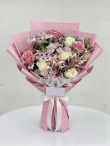 İthal Pembe Lilyum ve Pembe Beyaz Güller  (5 Beyaz 5 Pembe Gül)