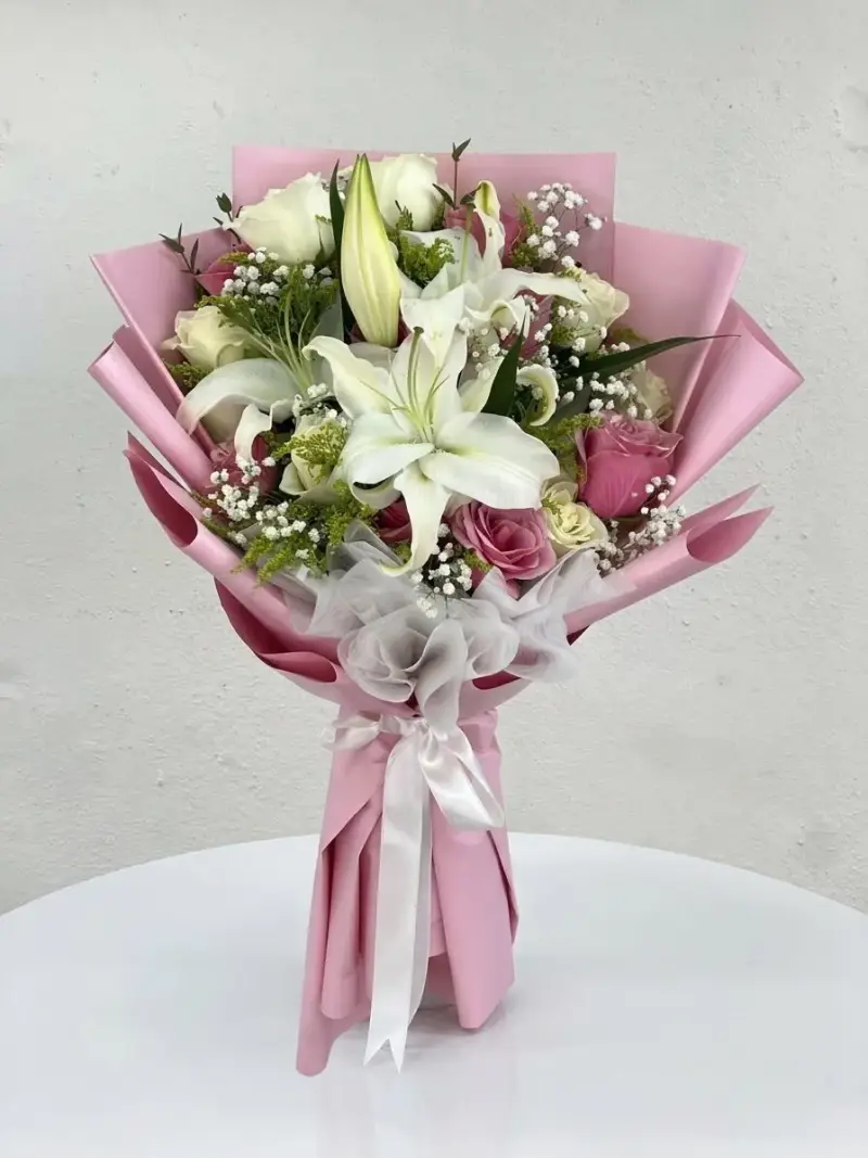 Lliyum ve İthal Pembe Beyaz Güller Buketi (6 Beyaz, 6 Pembe Gül)